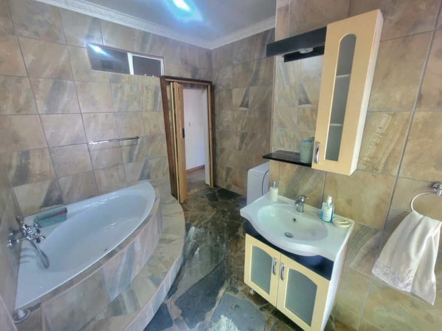 3 Bedroom Property for Sale in Presidentia Free State